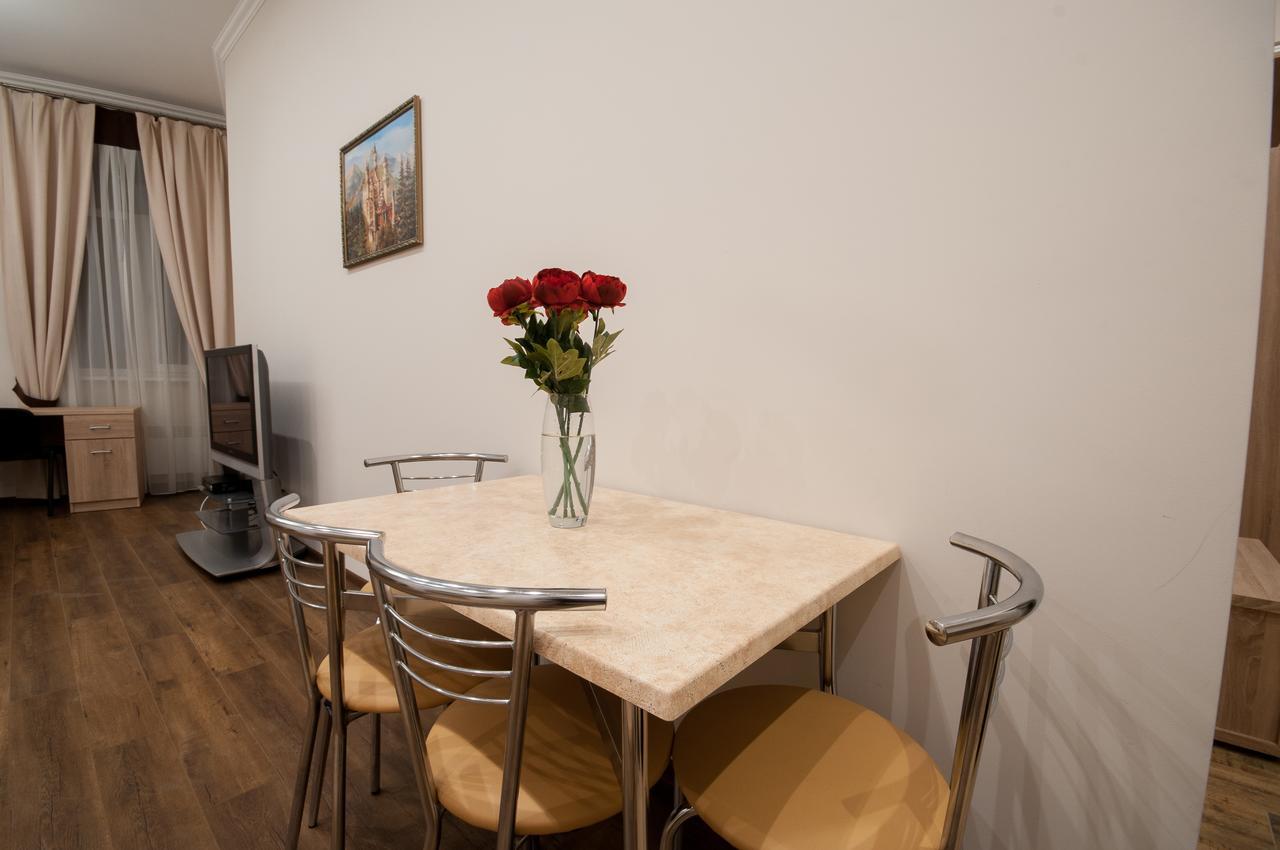 אוזהורוד Wonderful Flat On City Center מראה חיצוני תמונה