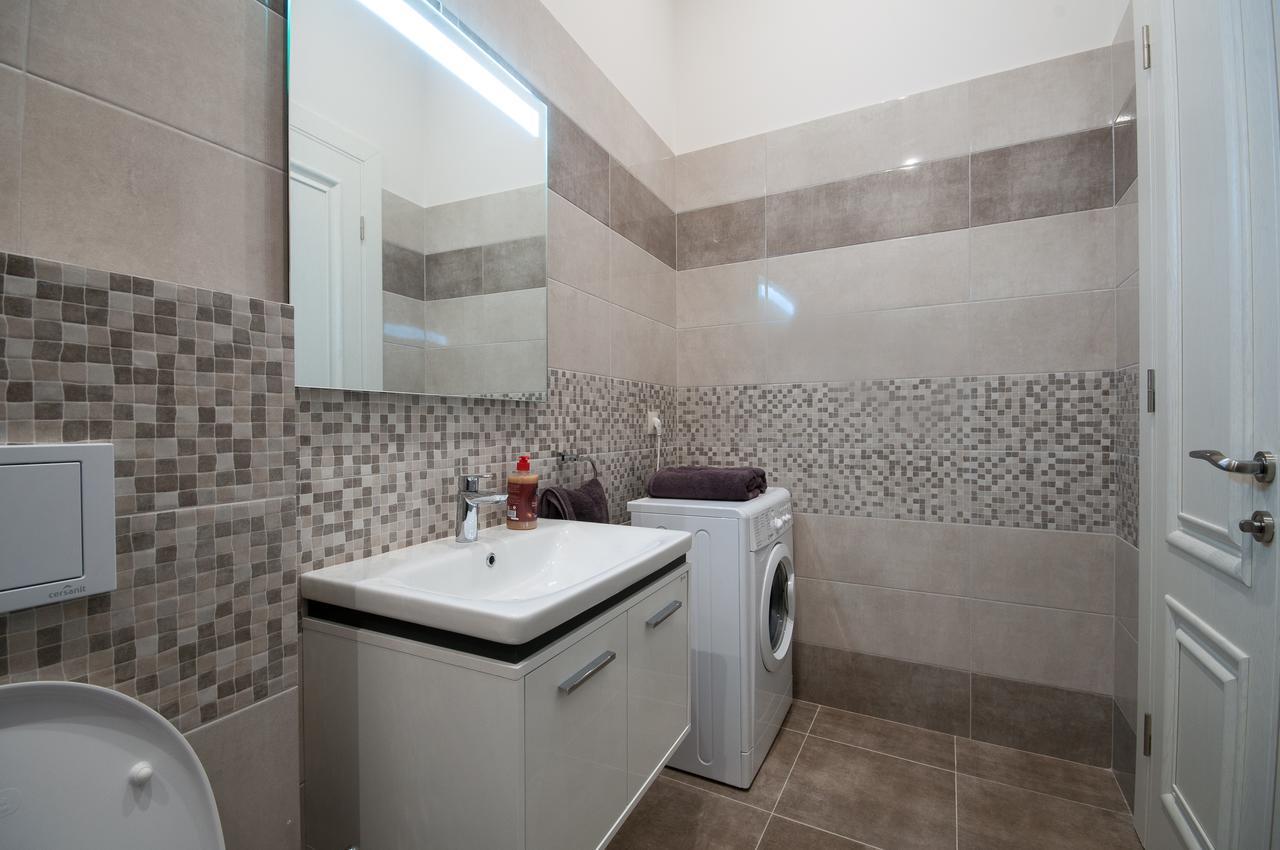 אוזהורוד Wonderful Flat On City Center מראה חיצוני תמונה