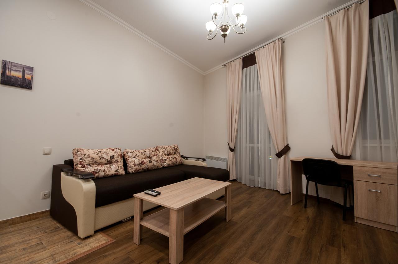אוזהורוד Wonderful Flat On City Center מראה חיצוני תמונה
