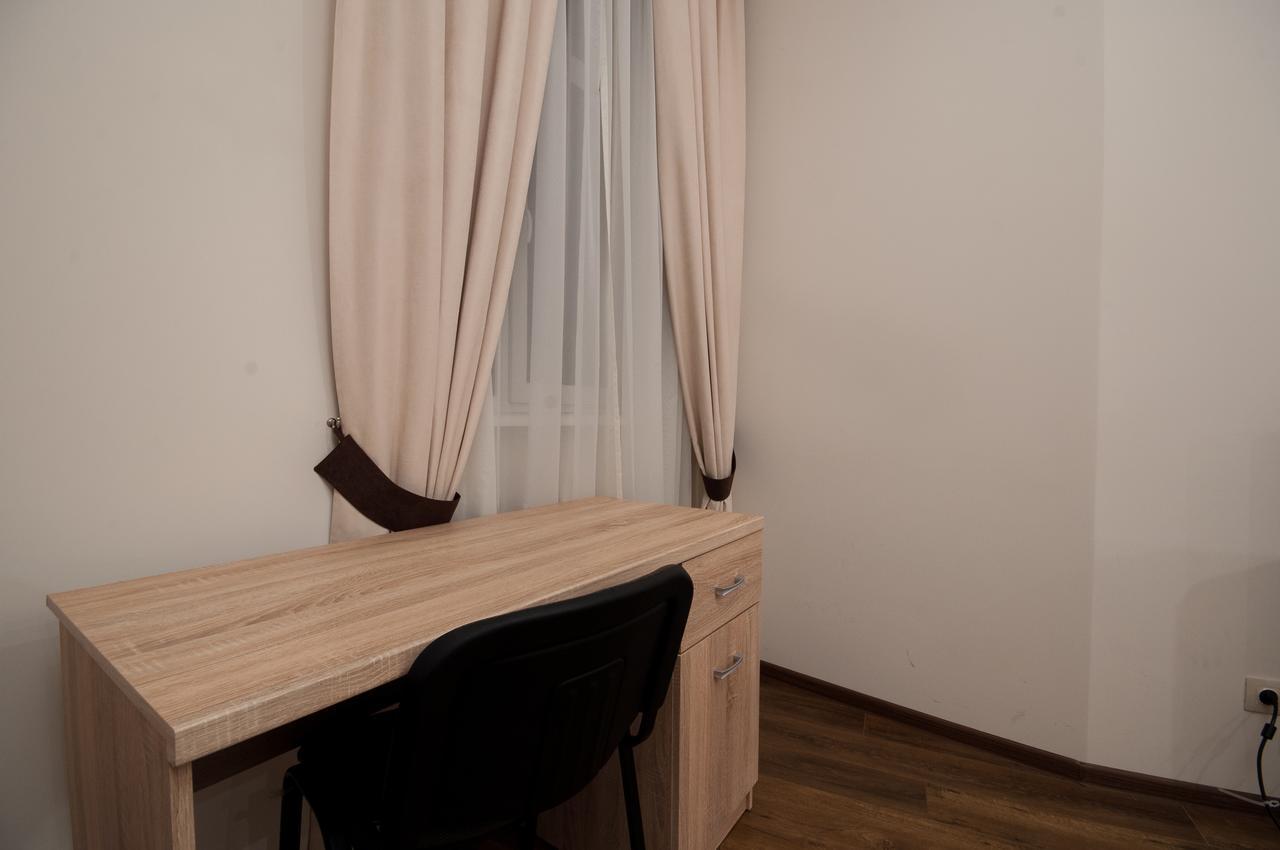 אוזהורוד Wonderful Flat On City Center מראה חיצוני תמונה